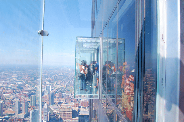 Skydeck_in_Sears_Tower_in_Chicago.png